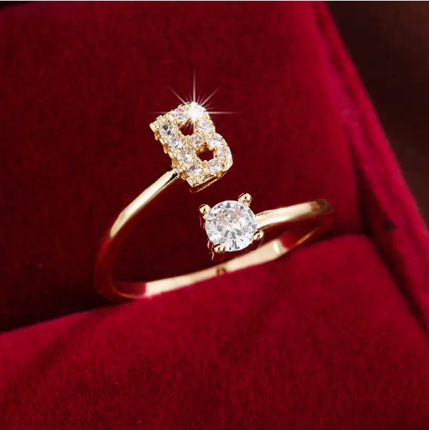 Eleganter Buchstaben Ring mit Diamanten in Gold und Silber