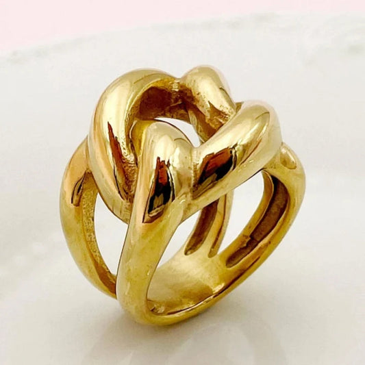 Goldener geknoteter Vintage-Ring