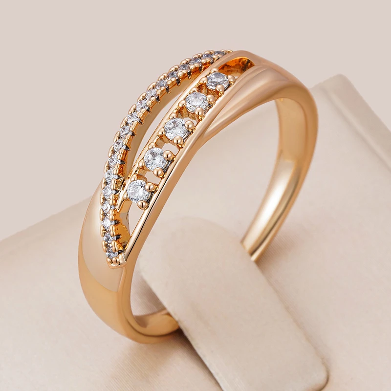 Ring mit verkrustetem Zirkonia aus Gold