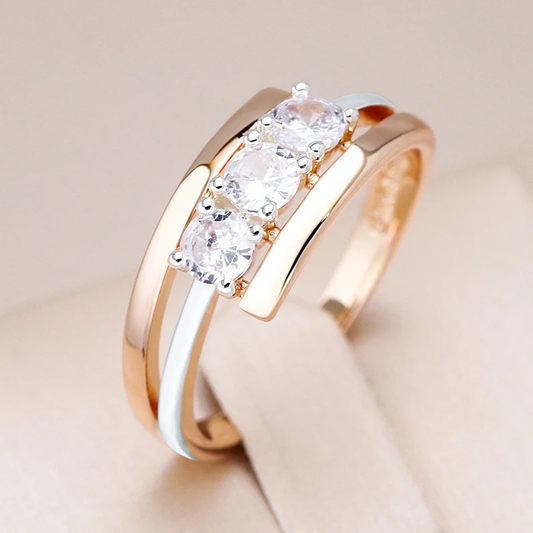 Eleganter Ring mit Gold verkrusteten Kristallen