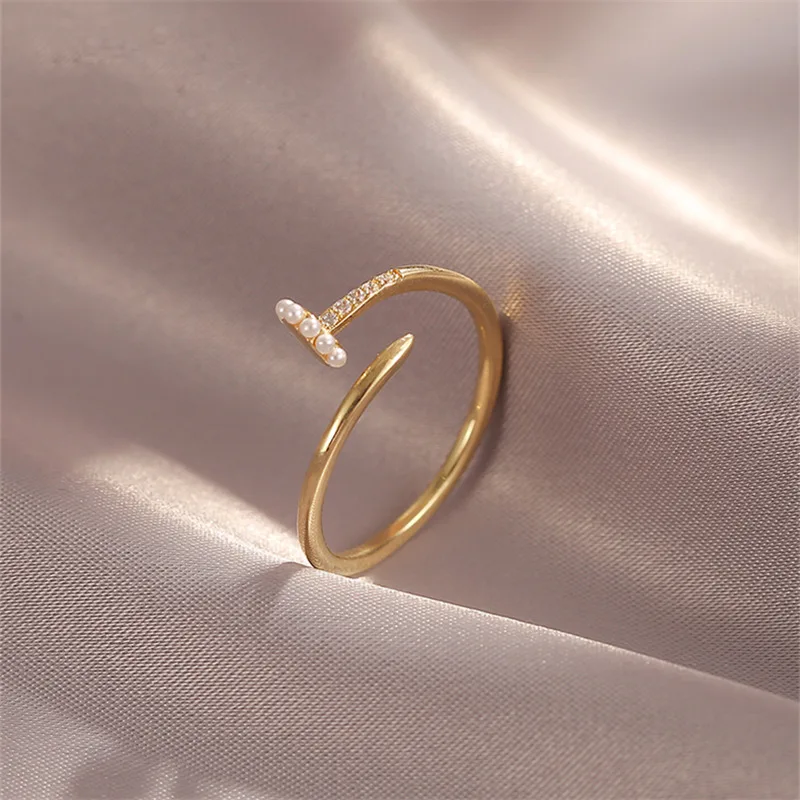 Eleganter offener Ring mit Perlen