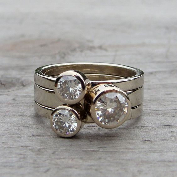 Vintage Ring mit dreifachem Zirkoniang – EMAS SCHMUCK Vintage Ring mit dreifachem Zirkoniang – EMAS SCHMUCK