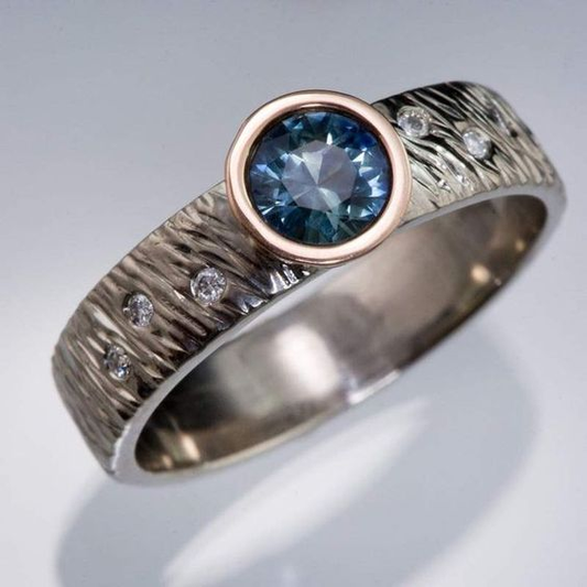 Runder Ring mit blauem Kristall, Vintage