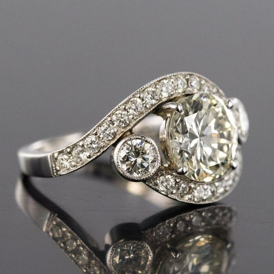 Glänzender Ring in Kristall Silber